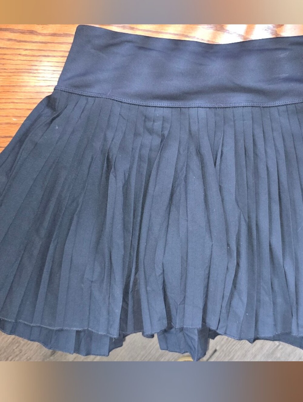 GapFit Pleated Exercise Skort SZ: MEDIUM